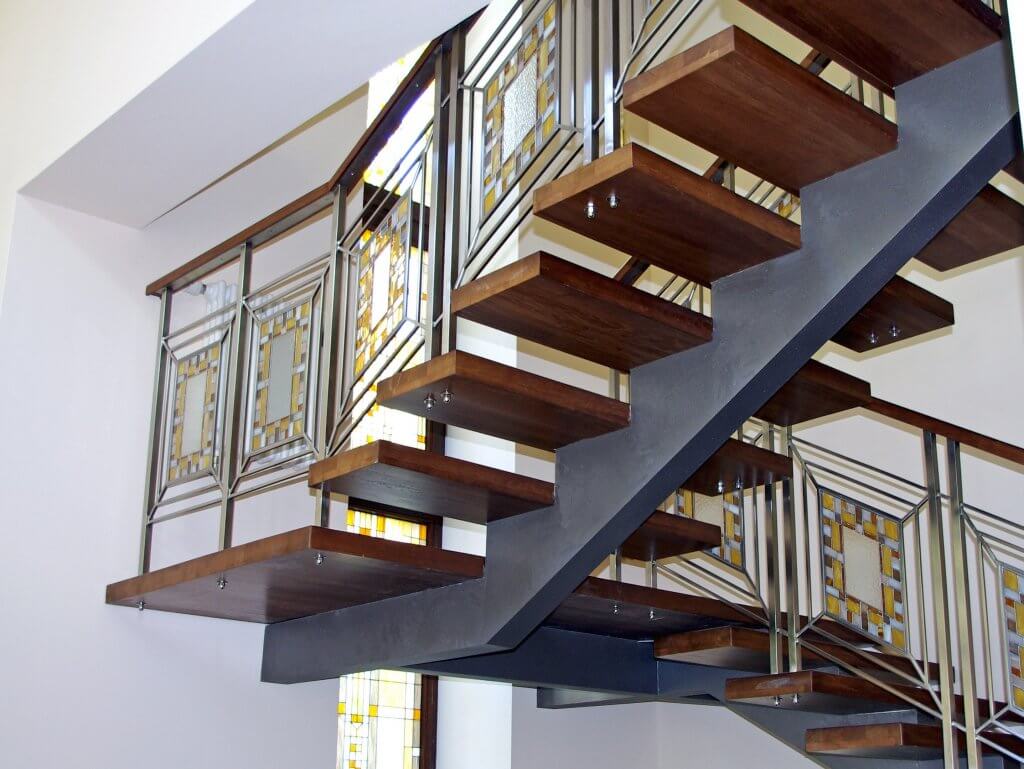 Металлическая лестница в дом на второй этаж своими руками